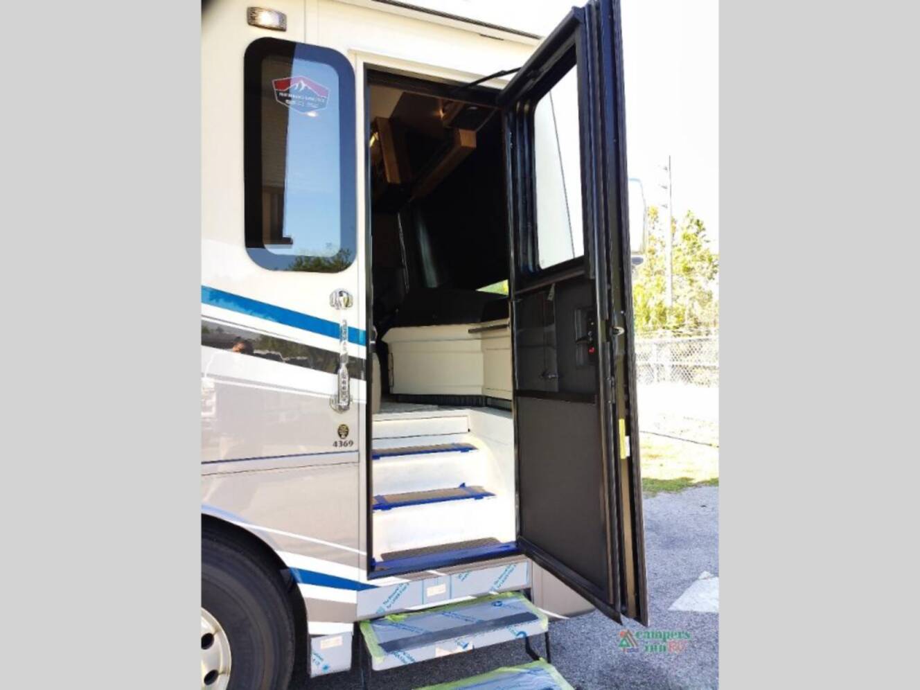 A photo of this 2026 Newmar Dutch Star 4369