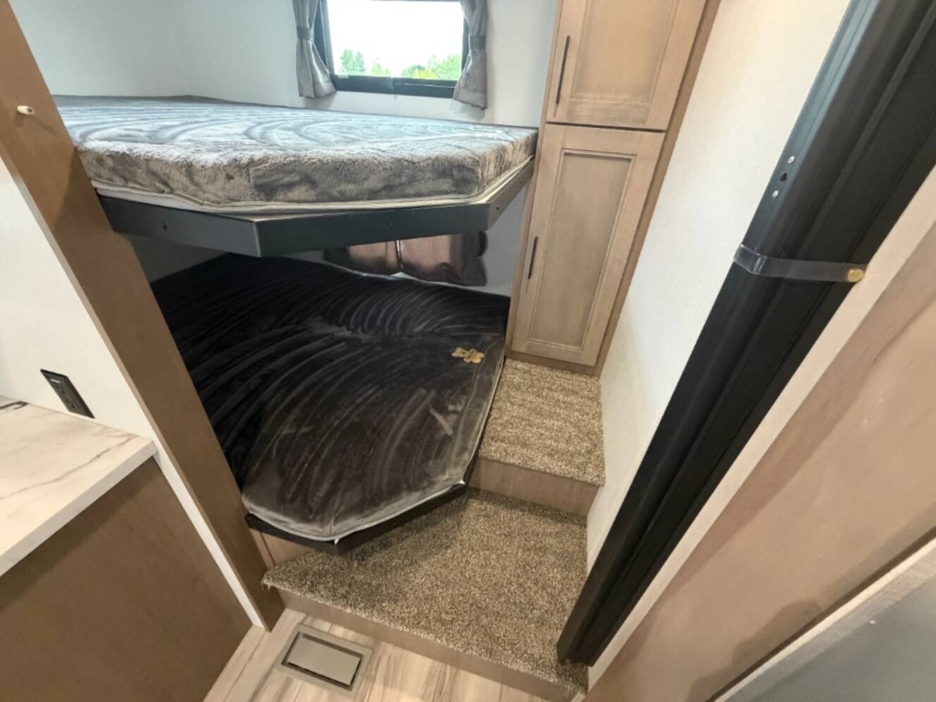 A photo of this 2026 Kz Durango Half-Ton D286BHD