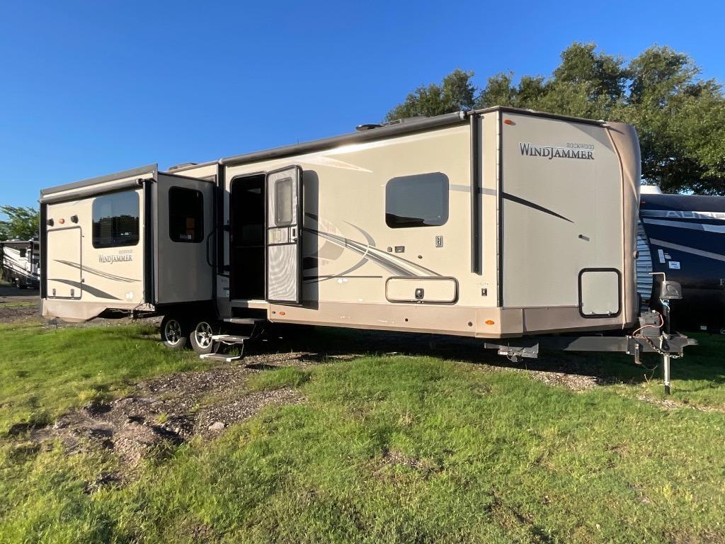 2018 Forest River Rv Rockwood Wind Jammer 3029V in west boerne TX