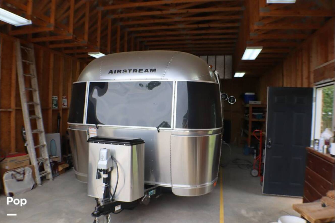 A photo of this 2017 Airstream International Signature 28RB