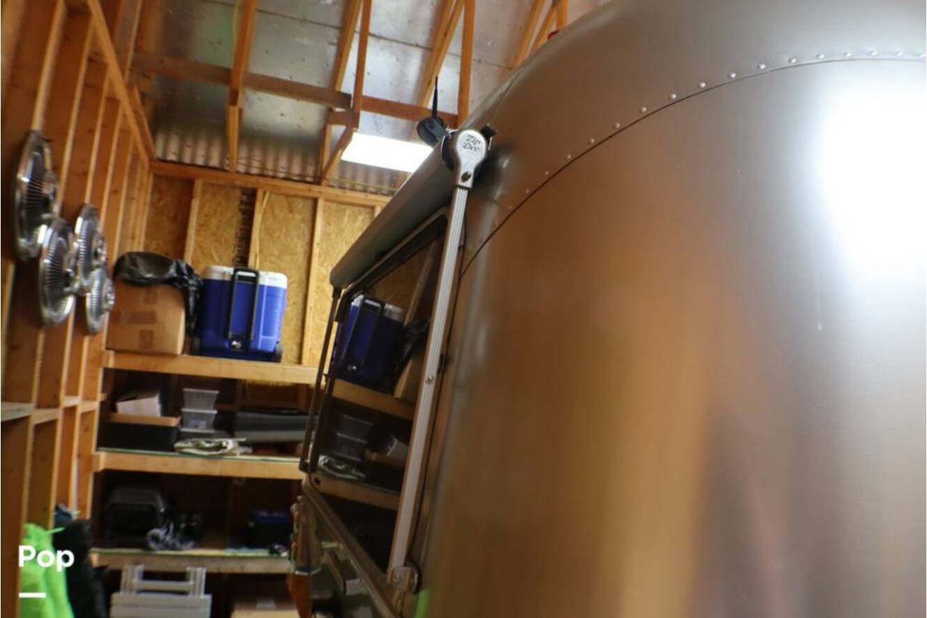 A photo of this 2017 Airstream International Signature 28RB
