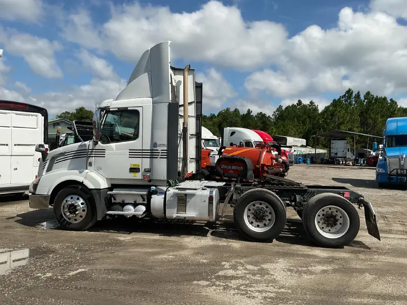 2018 VOLVO VNL