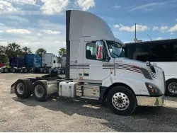 2018 VOLVO VNL300