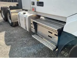 2018 VOLVO VNL300