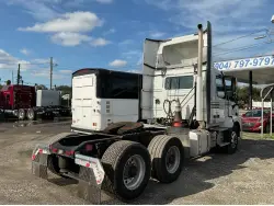 2018 VOLVO VNL300
