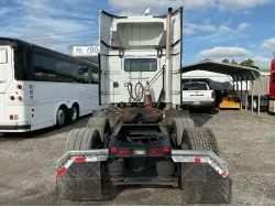 2018 VOLVO VNL300