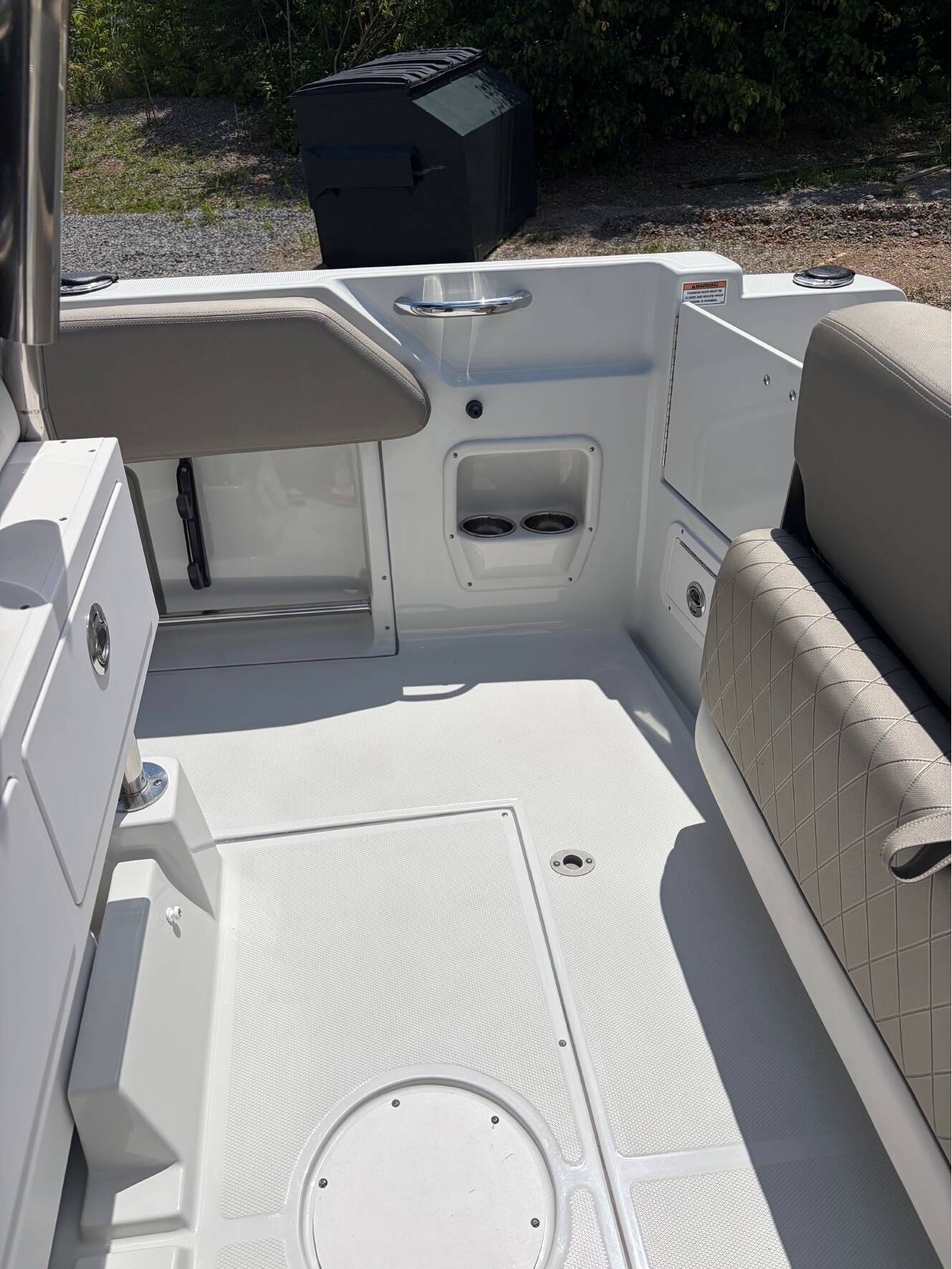 A photo of this 2026 Crownline 210 CC FINSEEKR