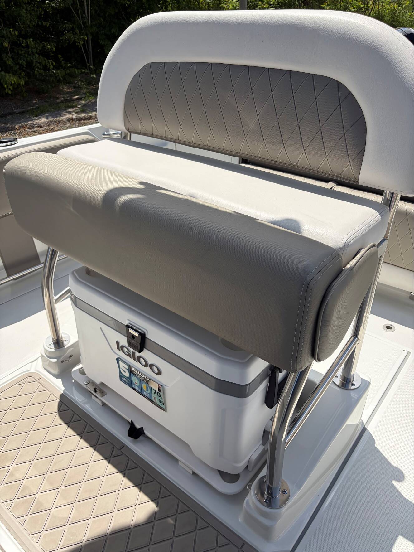A photo of this 2026 Crownline 210 CC FINSEEKR