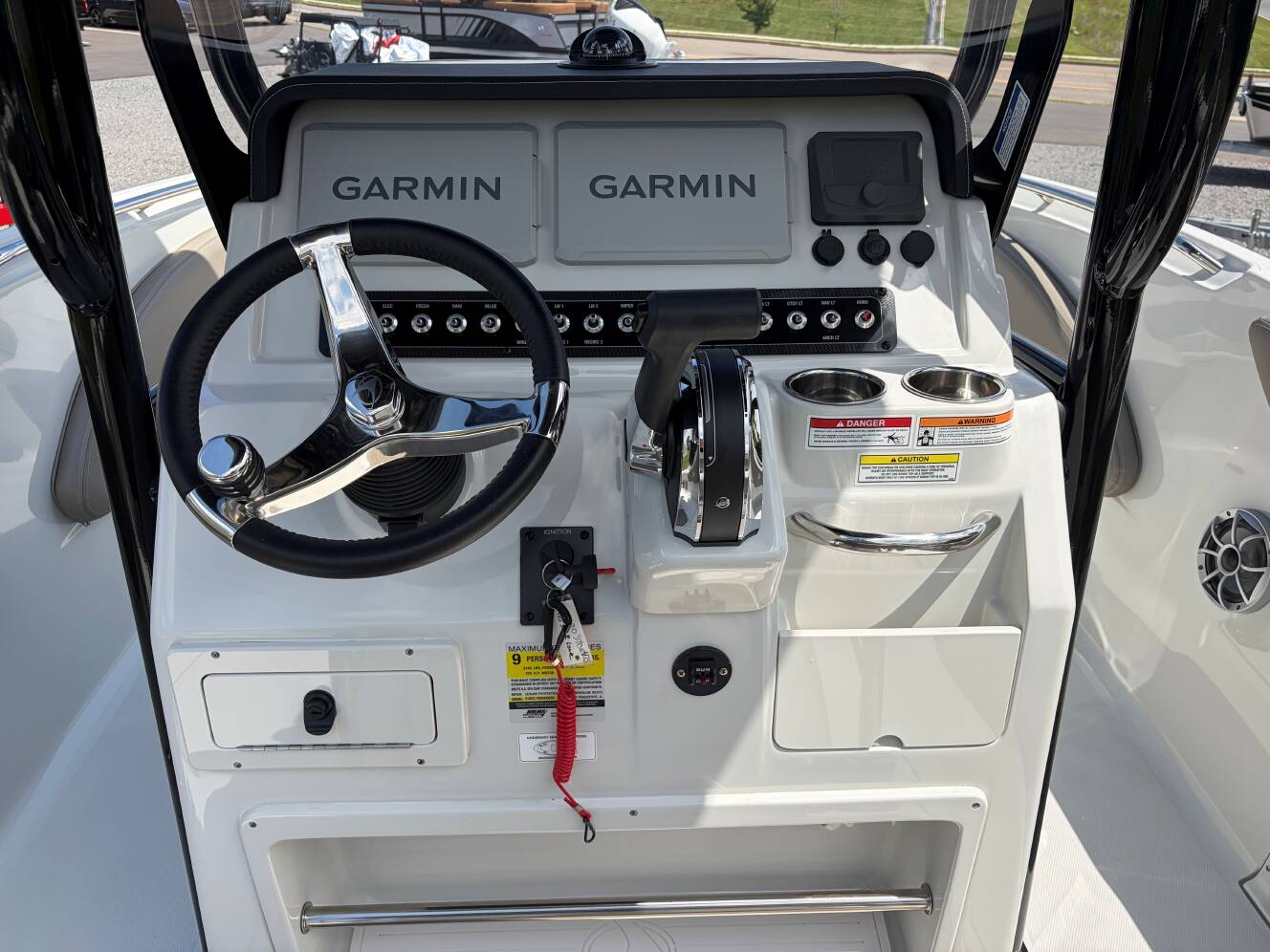 A photo of this 2026 Crownline 210 CC FINSEEKR