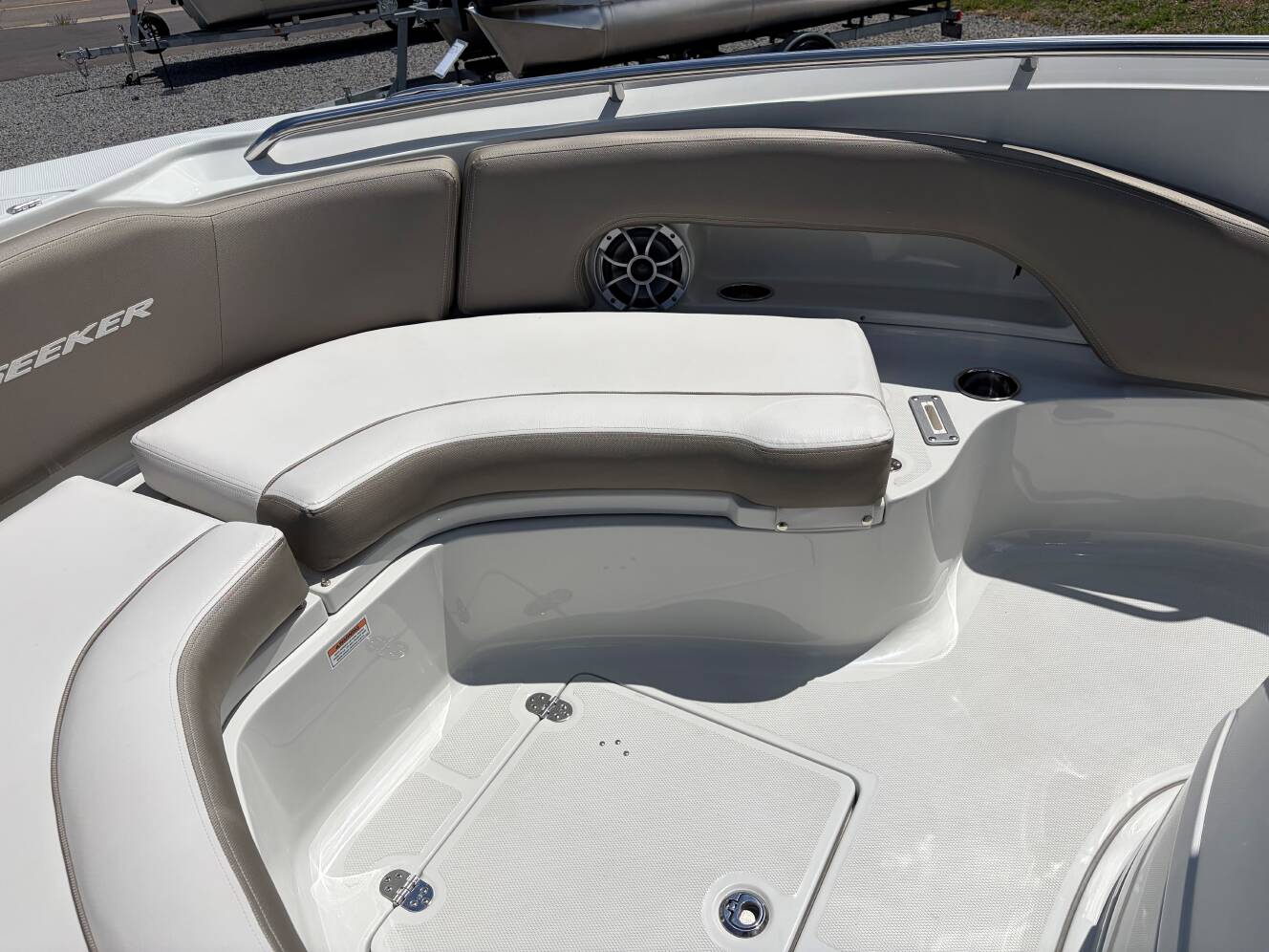 A photo of this 2026 Crownline 210 CC FINSEEKR