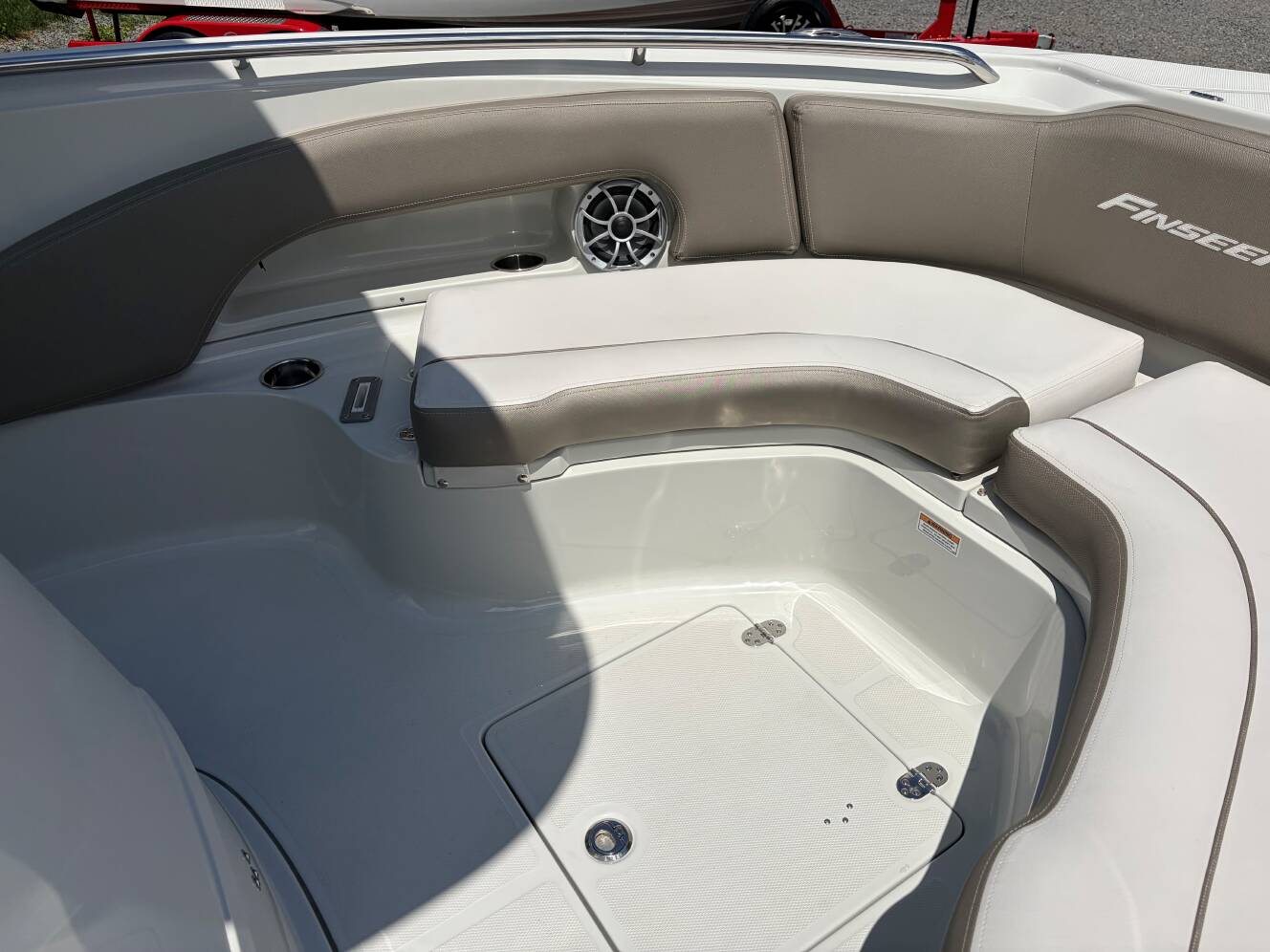 A photo of this 2026 Crownline 210 CC FINSEEKR