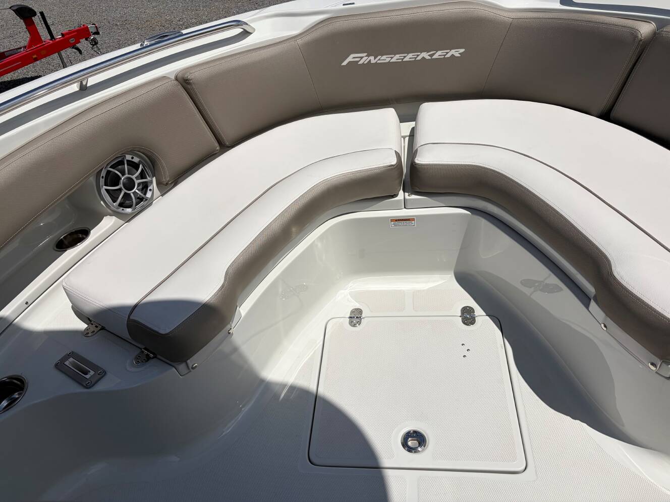 A photo of this 2026 Crownline 210 CC FINSEEKR