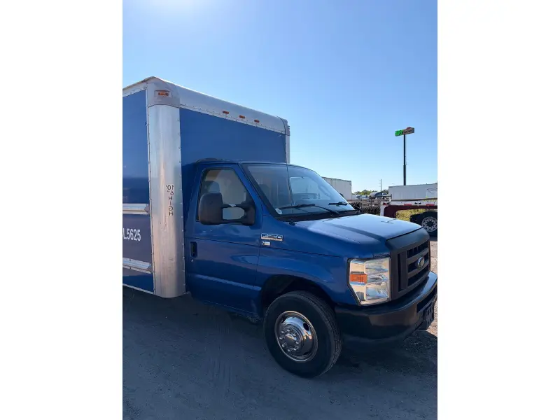 2012 FORD E350 