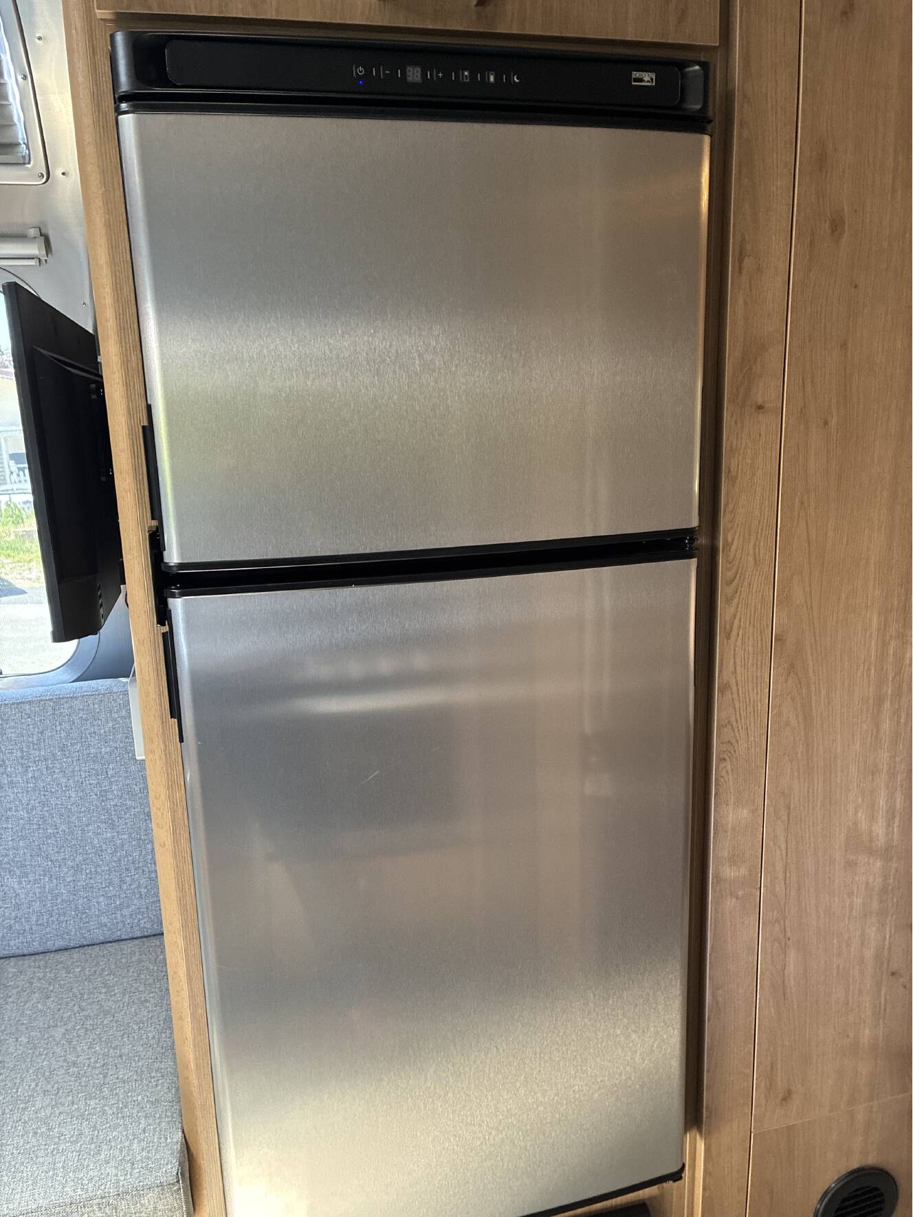 A photo of this 2025 Airstream TRADE WIND 25FBQH