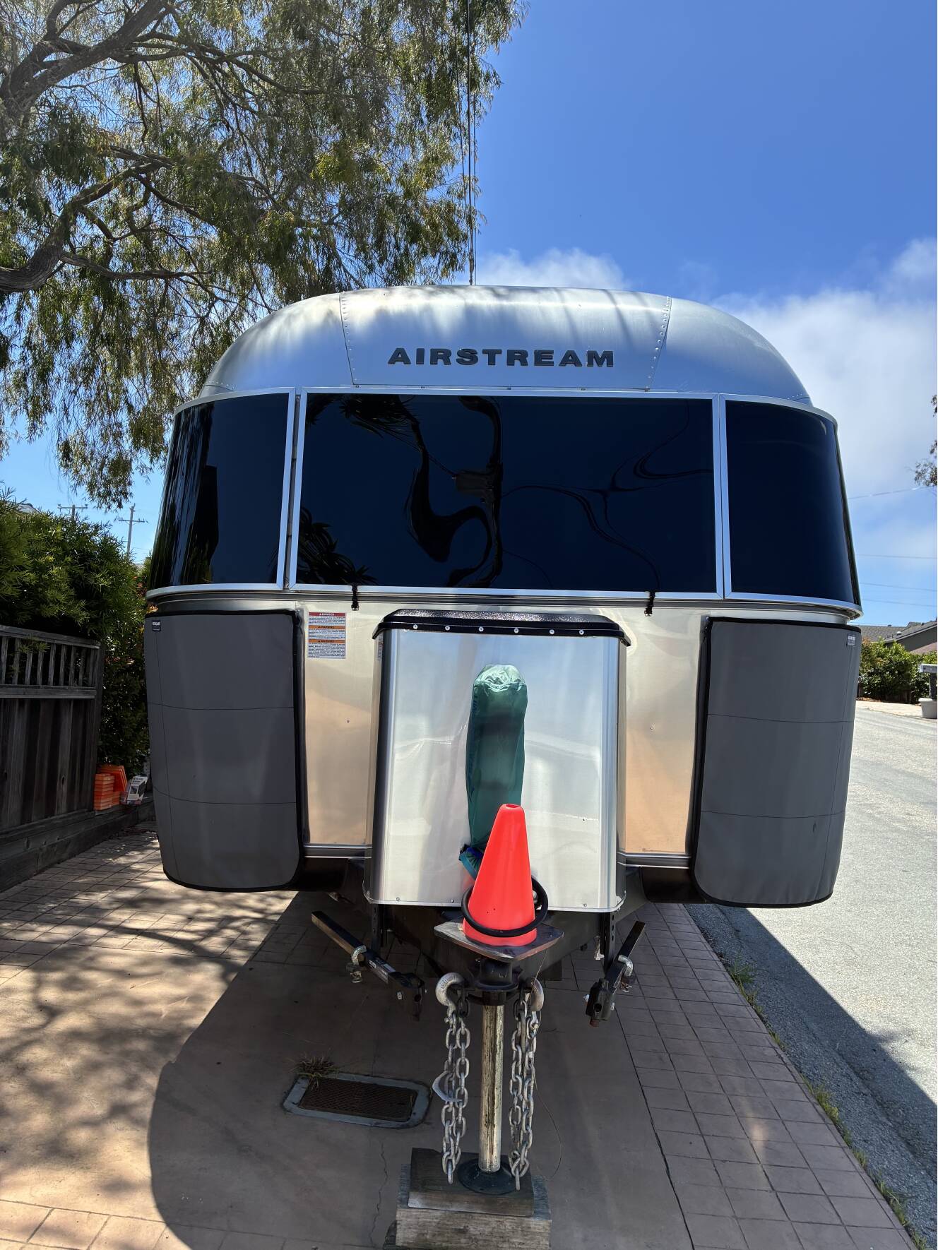 A photo of this 2025 Airstream TRADE WIND 25FBQH