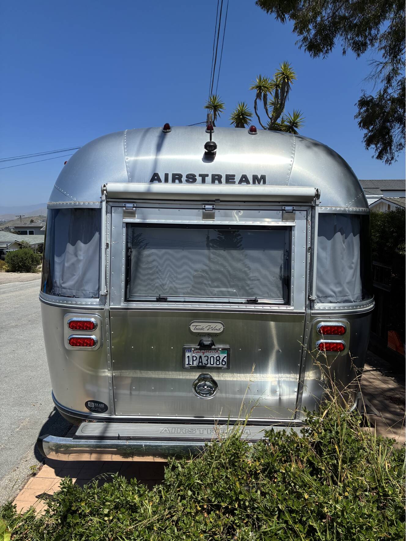 A photo of this 2025 Airstream TRADE WIND 25FBQH
