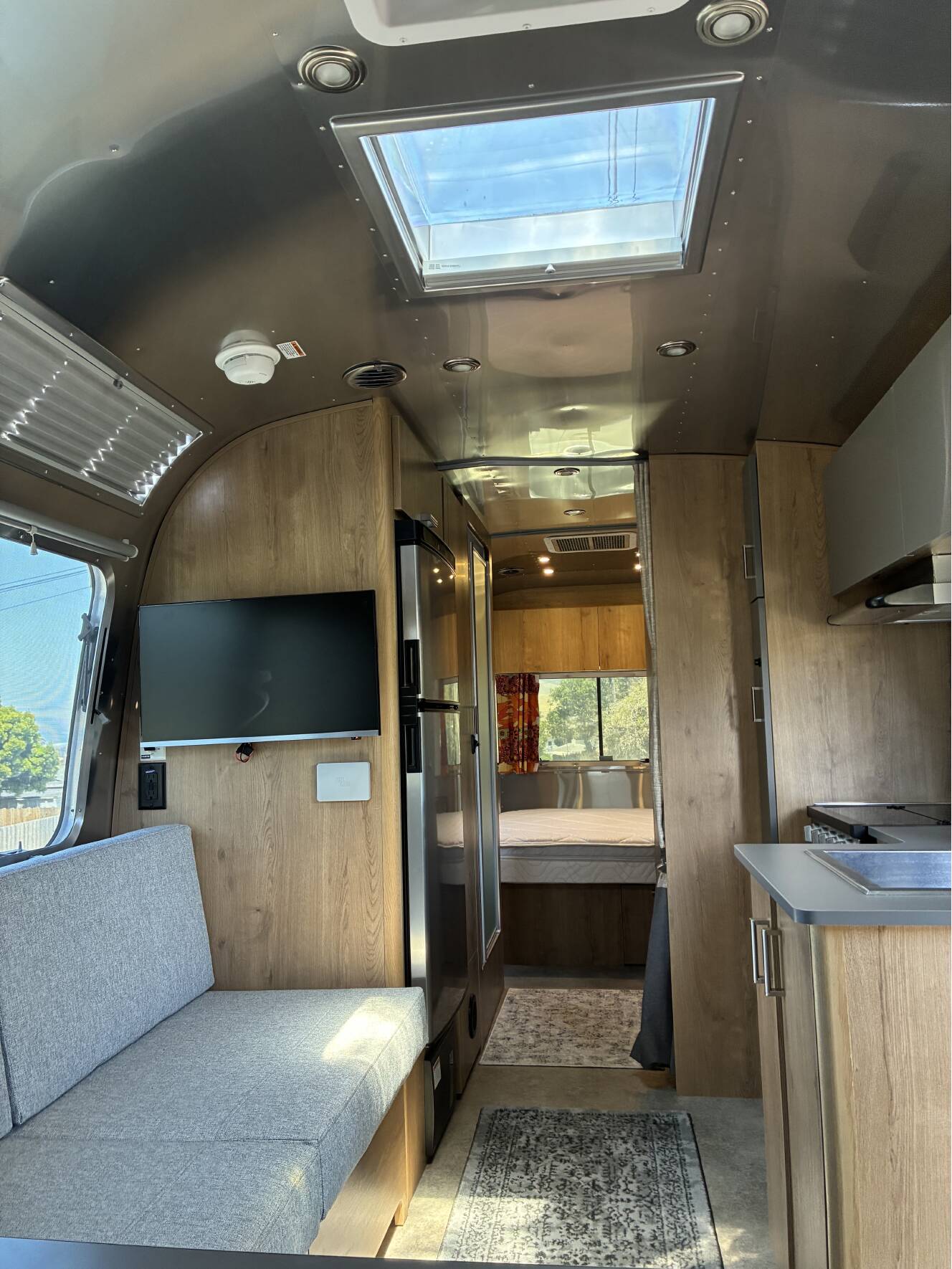 A photo of this 2025 Airstream TRADE WIND 25FBQH