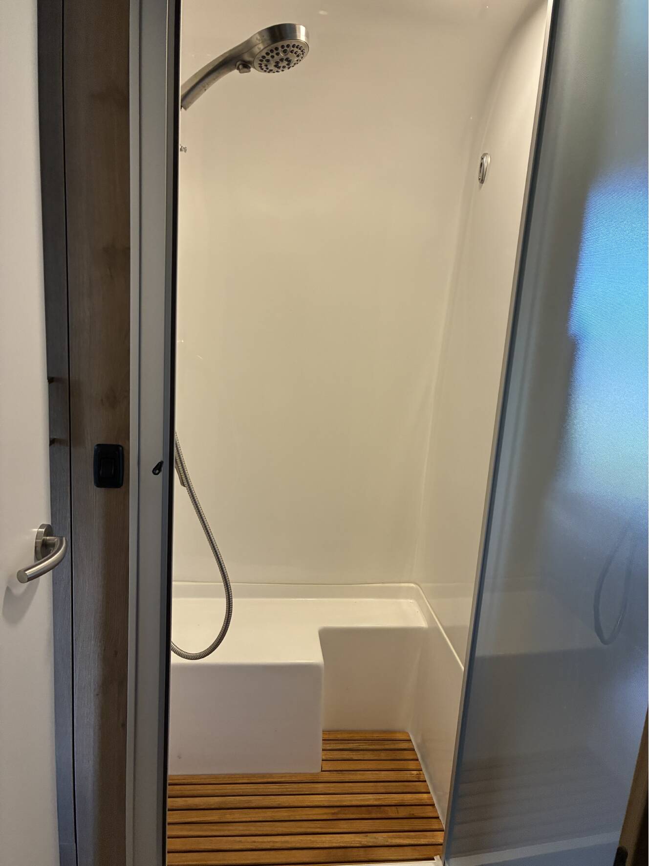 A photo of this 2025 Airstream TRADE WIND 25FBQH
