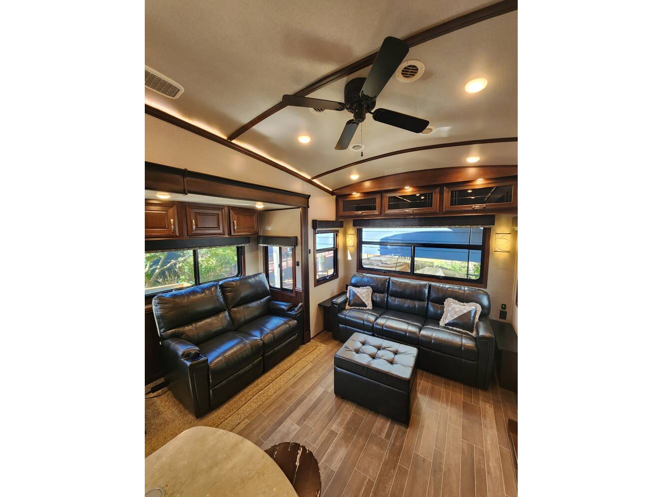 A photo of this 2019 Jayco PINNACLE 36SSWS