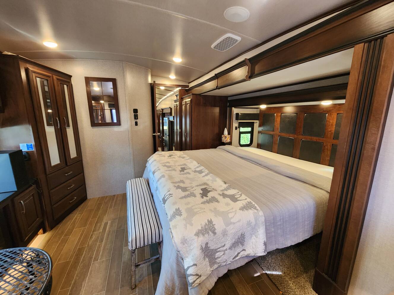 A photo of this 2019 Jayco PINNACLE 36SSWS
