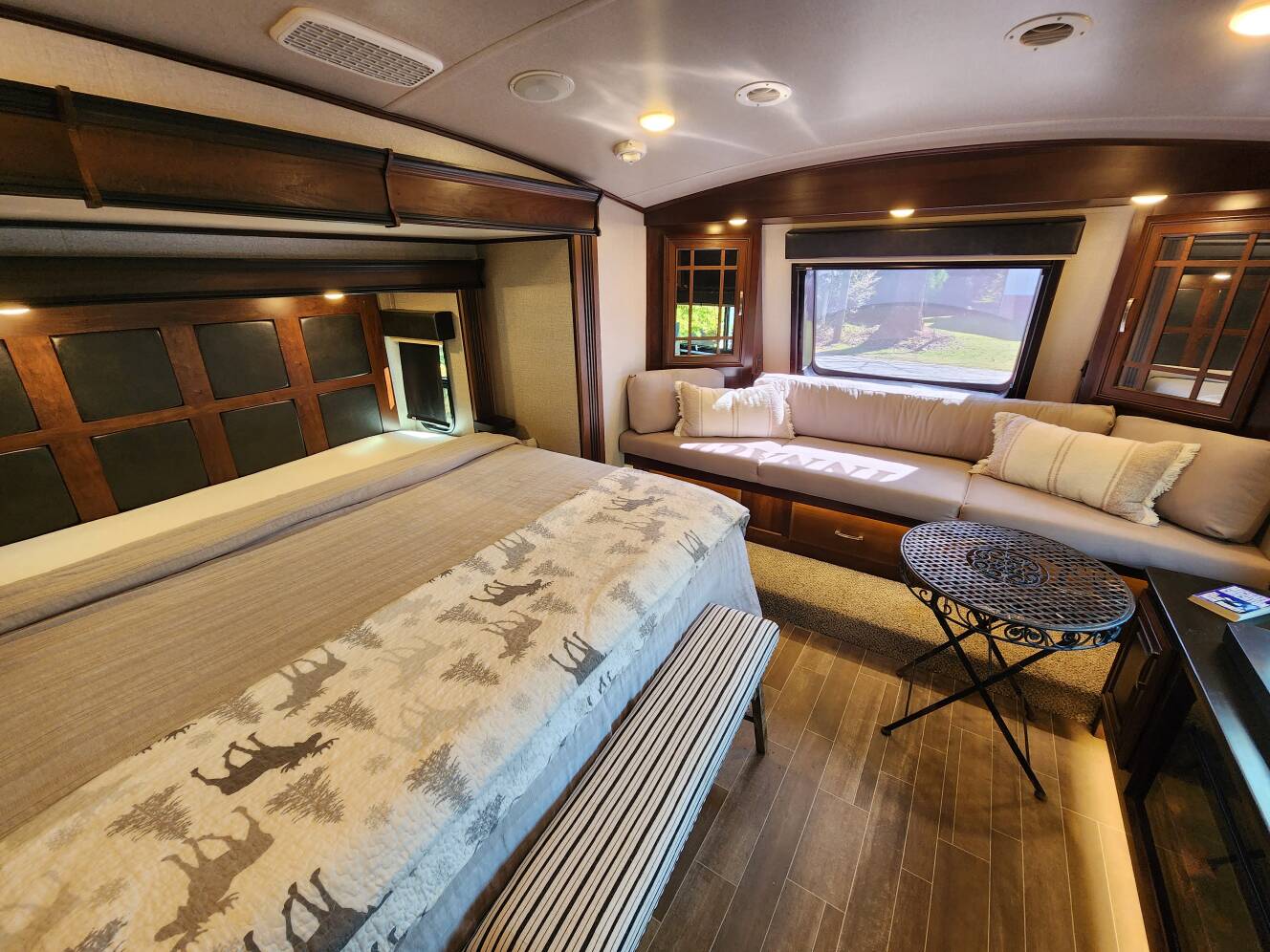 A photo of this 2019 Jayco PINNACLE 36SSWS