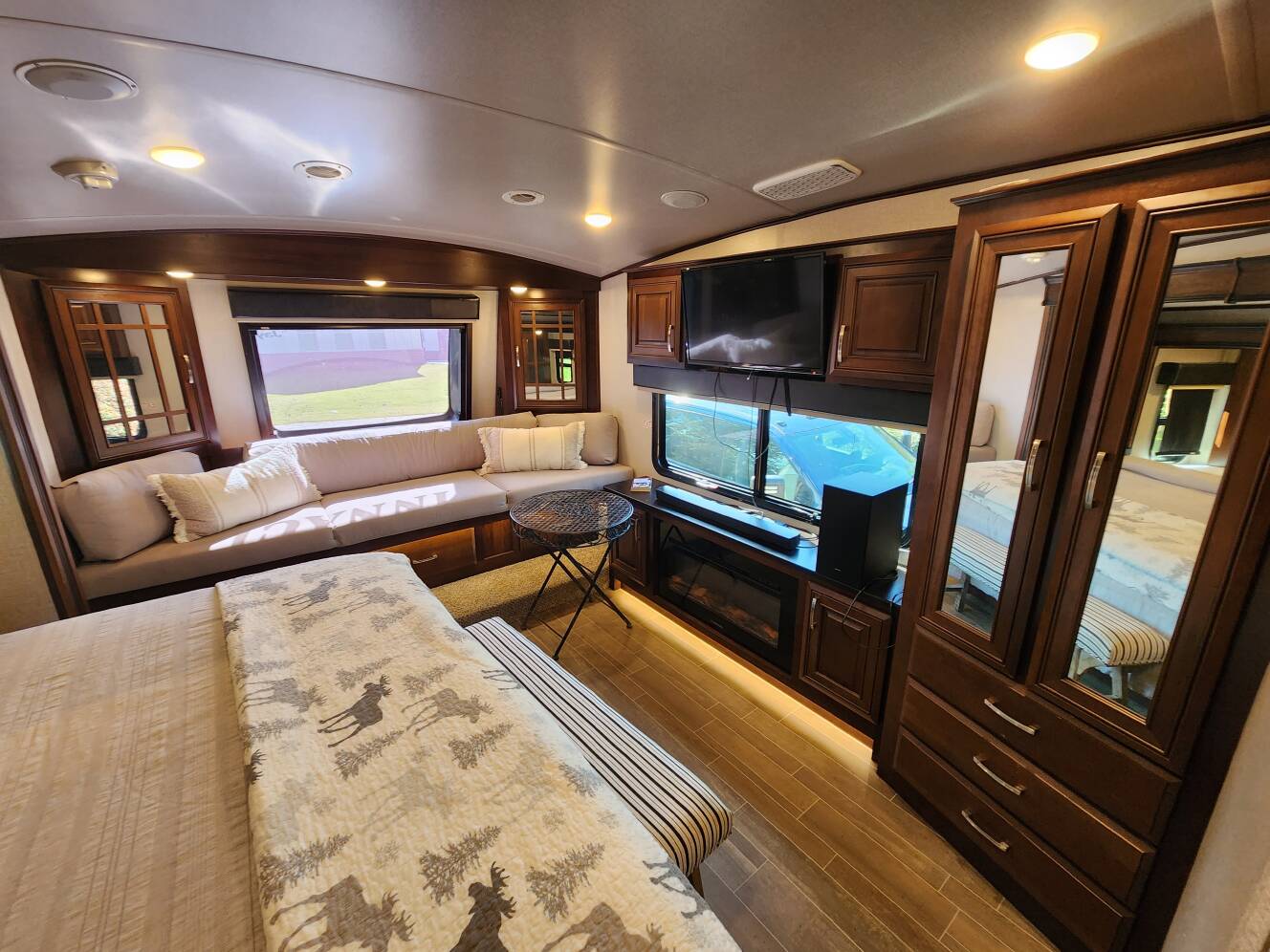 A photo of this 2019 Jayco PINNACLE 36SSWS