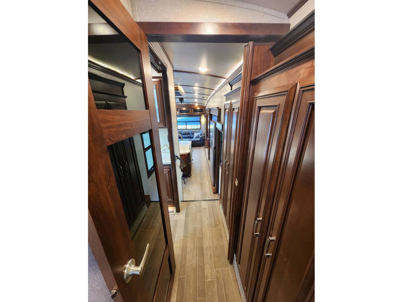 A photo of this 2019 Jayco PINNACLE 36SSWS