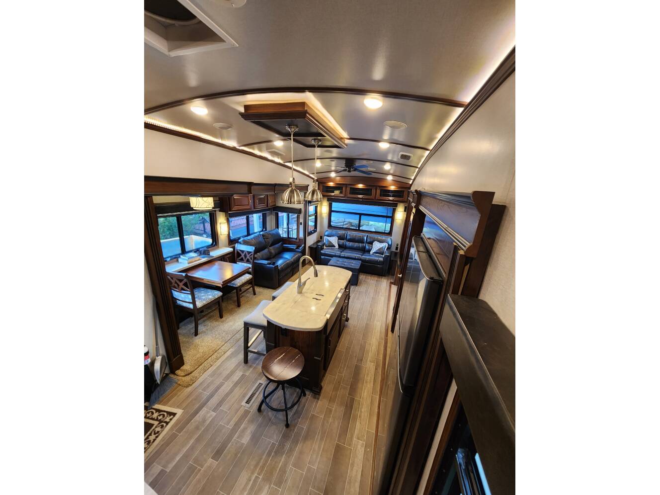 A photo of this 2019 Jayco PINNACLE 36SSWS