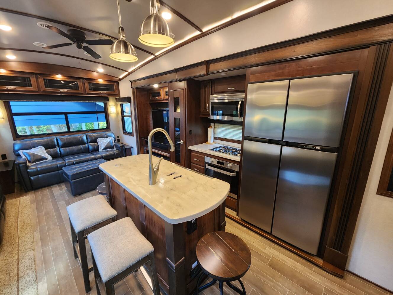 A photo of this 2019 Jayco PINNACLE 36SSWS