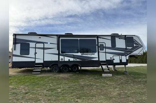 2019 Grand Design MOMENTUM M-CLASS 395M in clever MO