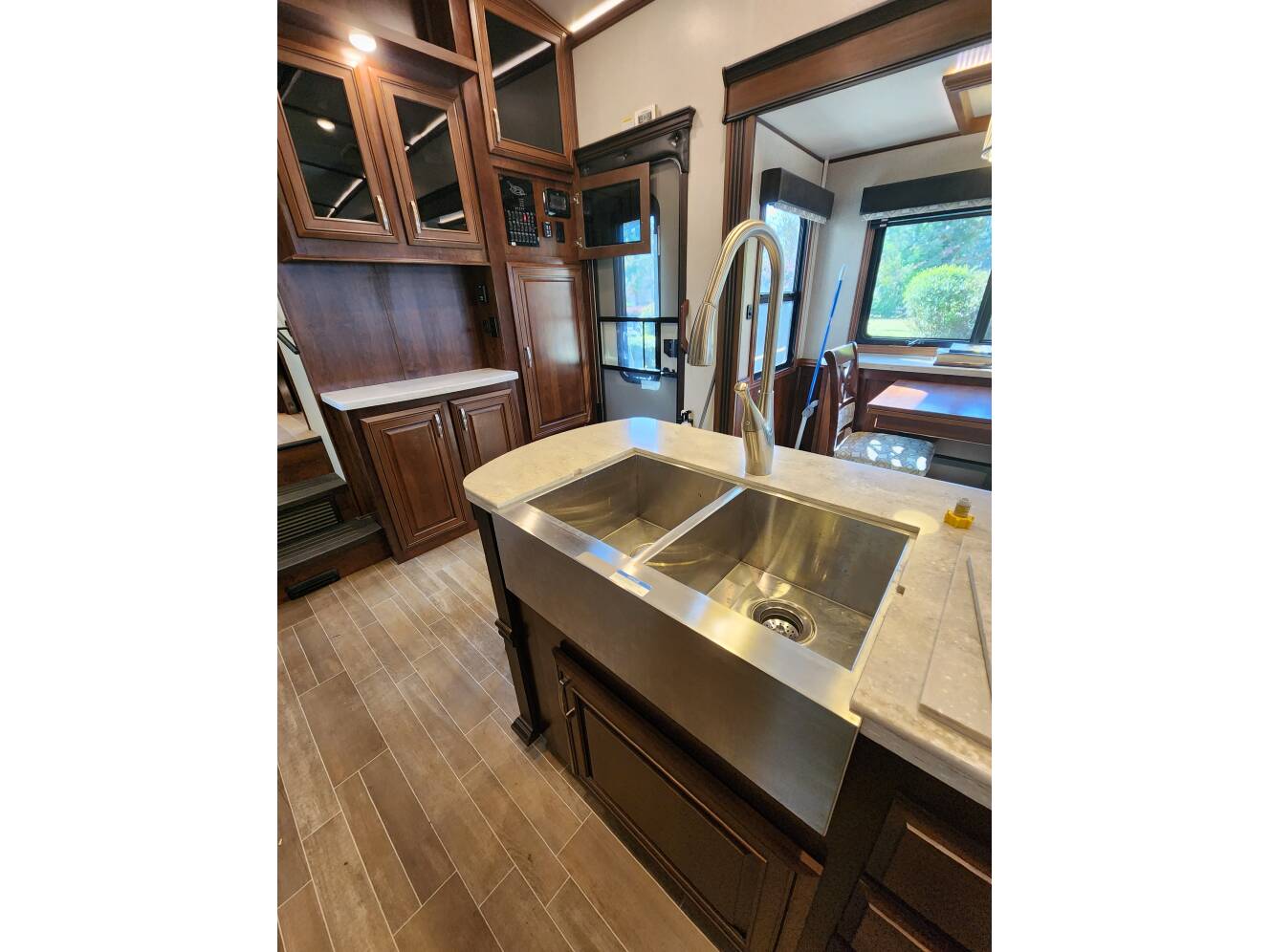 A photo of this 2019 Jayco PINNACLE 36SSWS