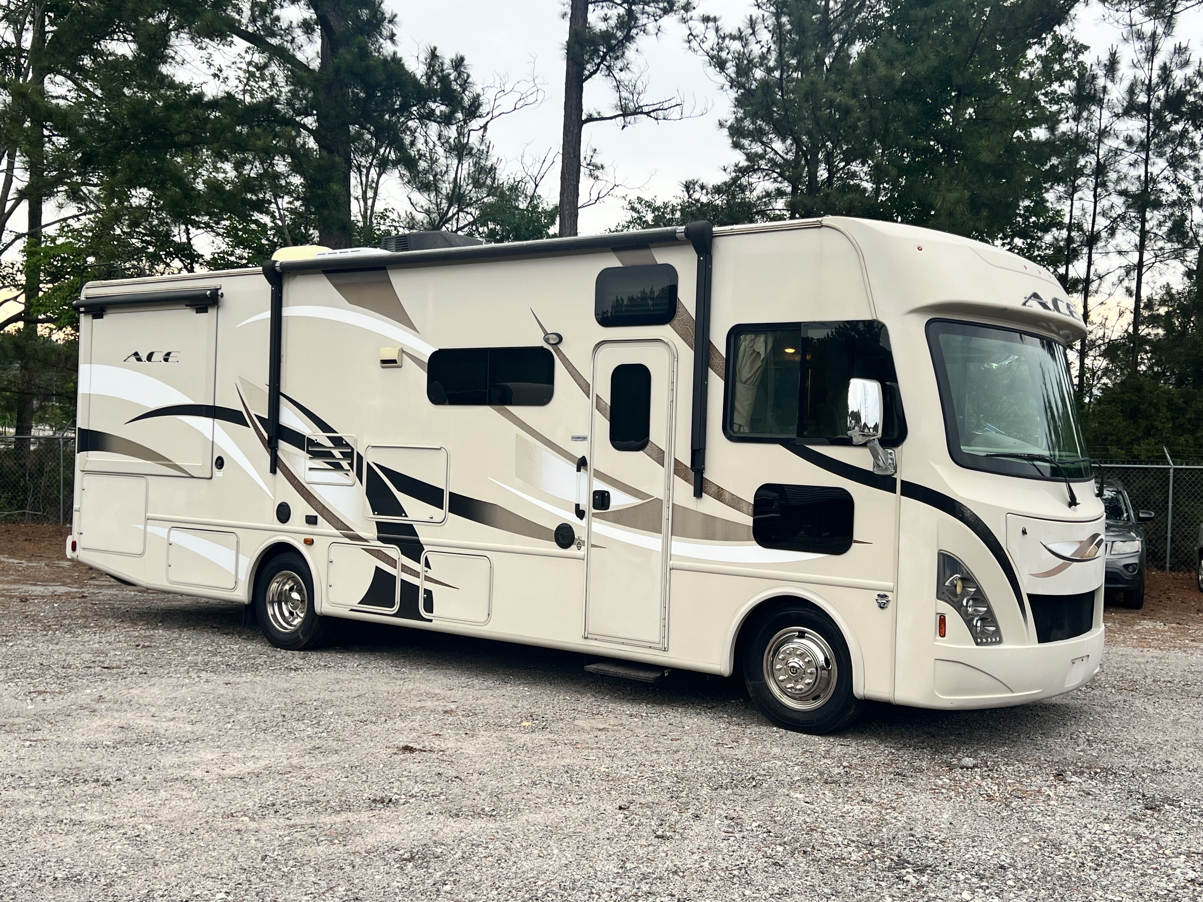 2016 Thor Motor Coach A.C.E. 30 1 RV
