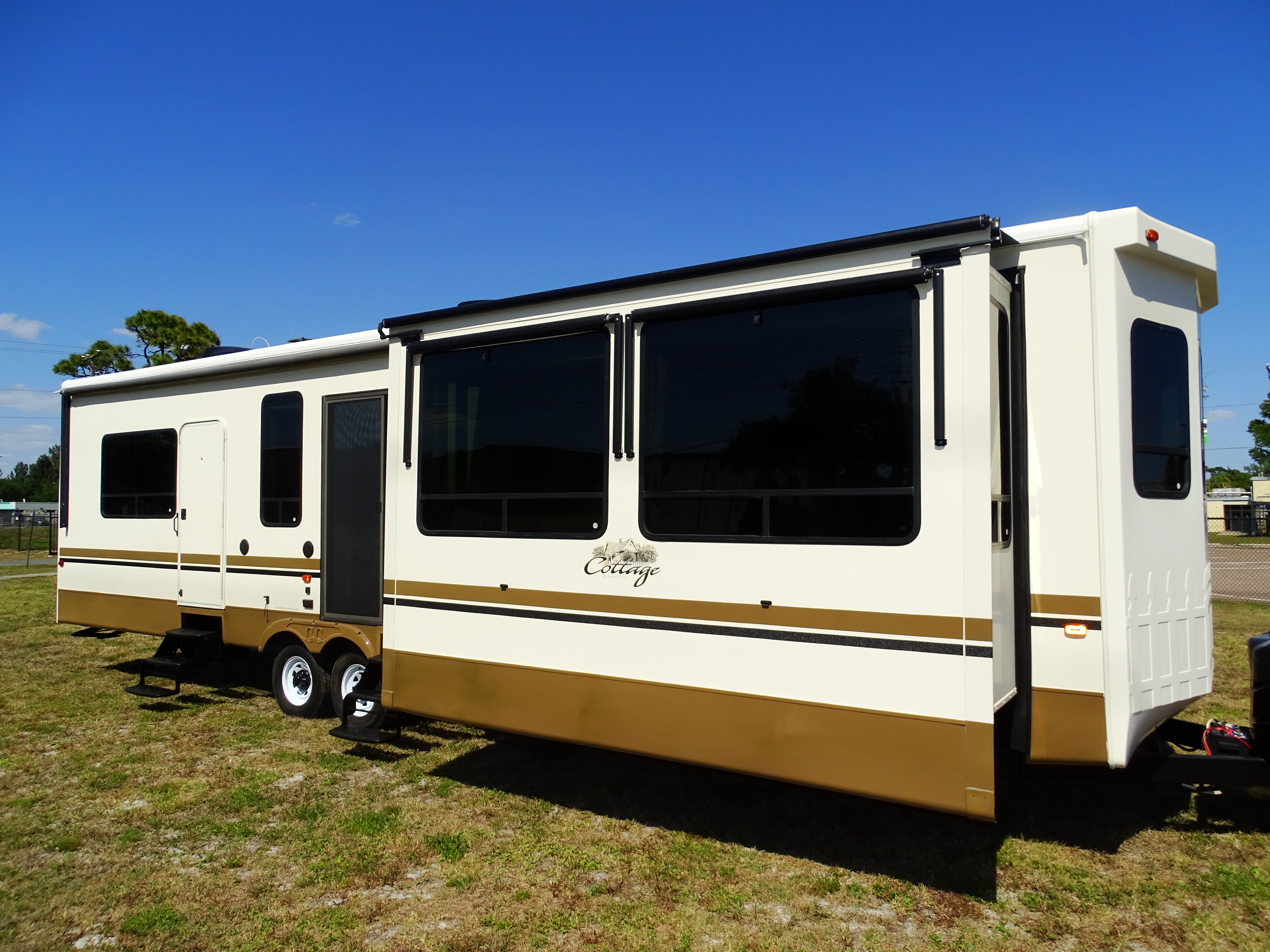 2013 Forest River CEDAR CREEK COTTAGE 40CFK RV