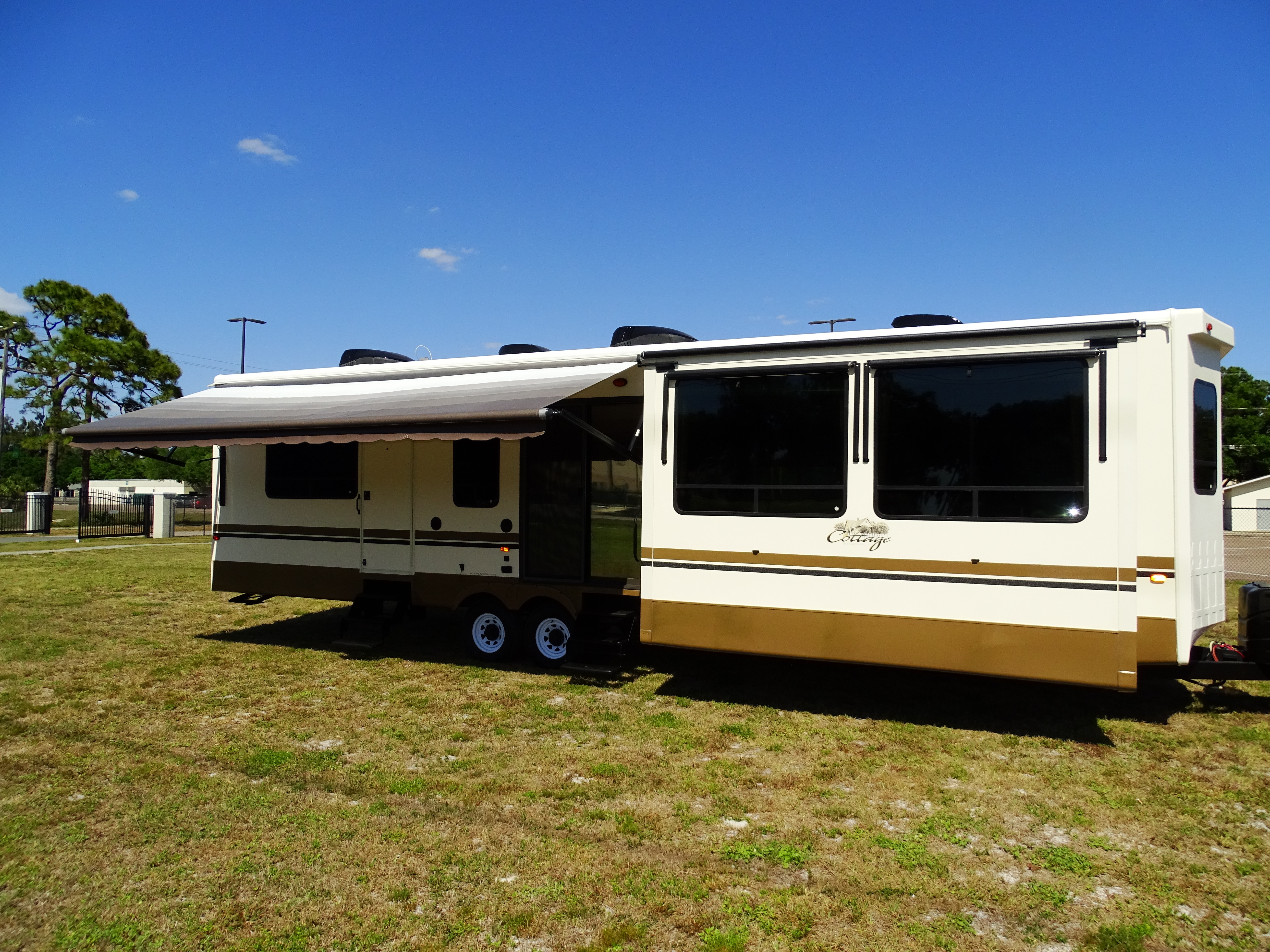 2013 Forest River CEDAR CREEK COTTAGE 40CFK in clearwater FL