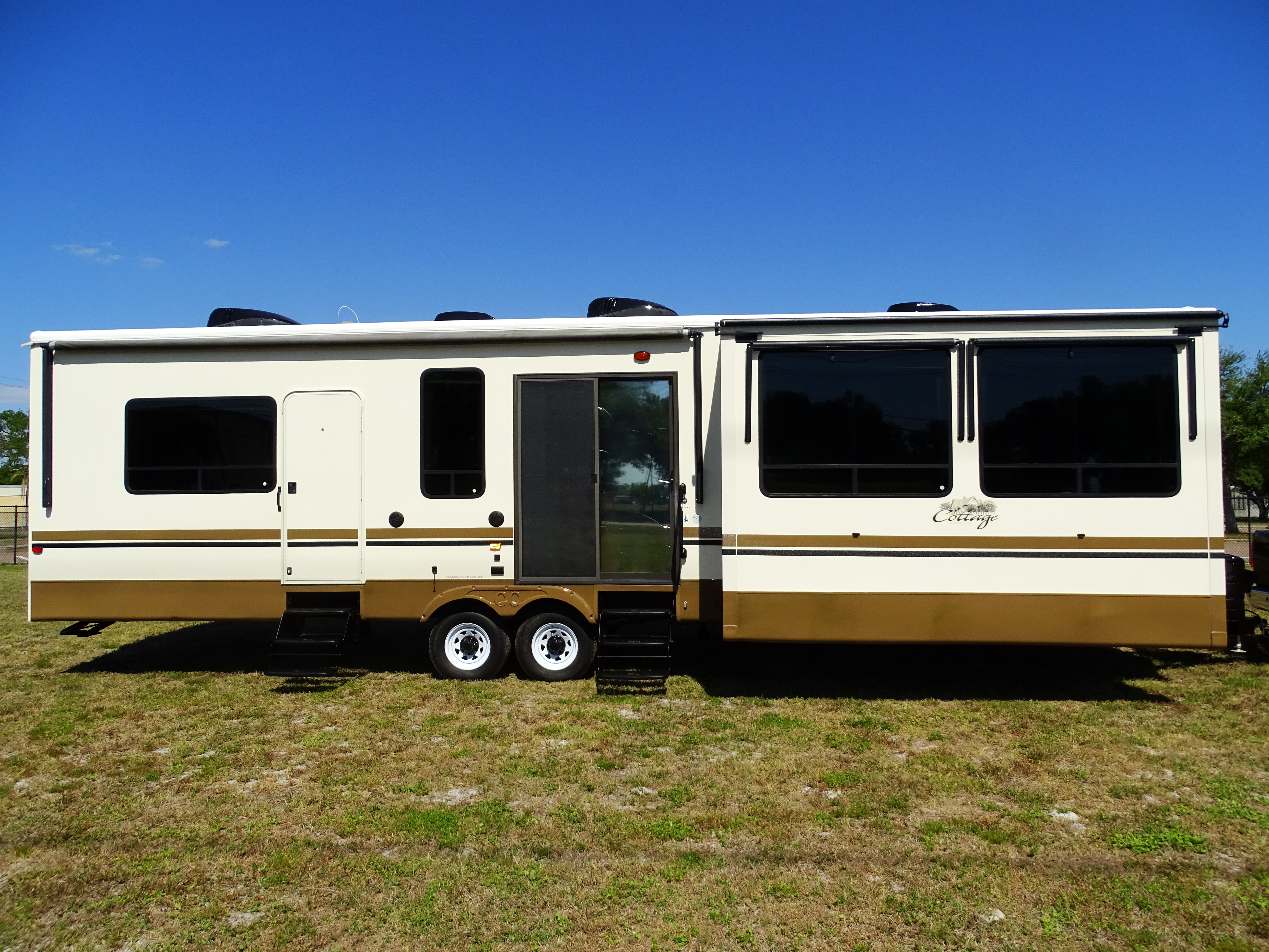 2013 Forest River CEDAR CREEK COTTAGE 40CFK in clearwater FL