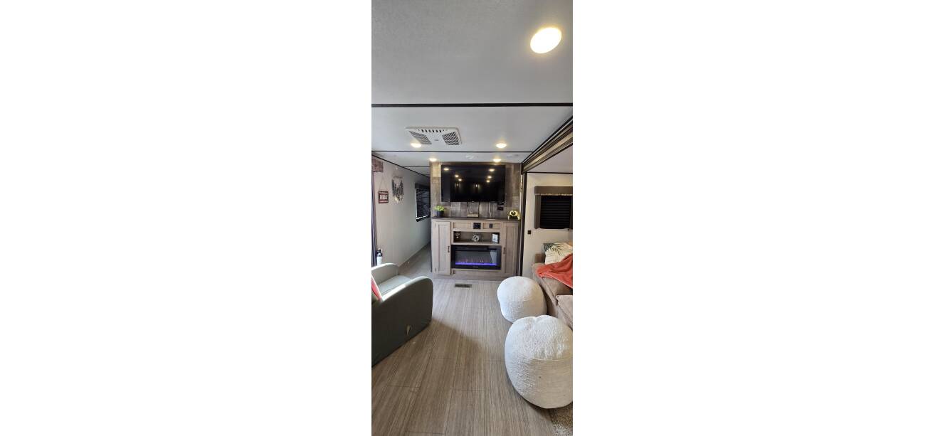 A photo of this 2021 Keystone HIDEOUT 38FKTS