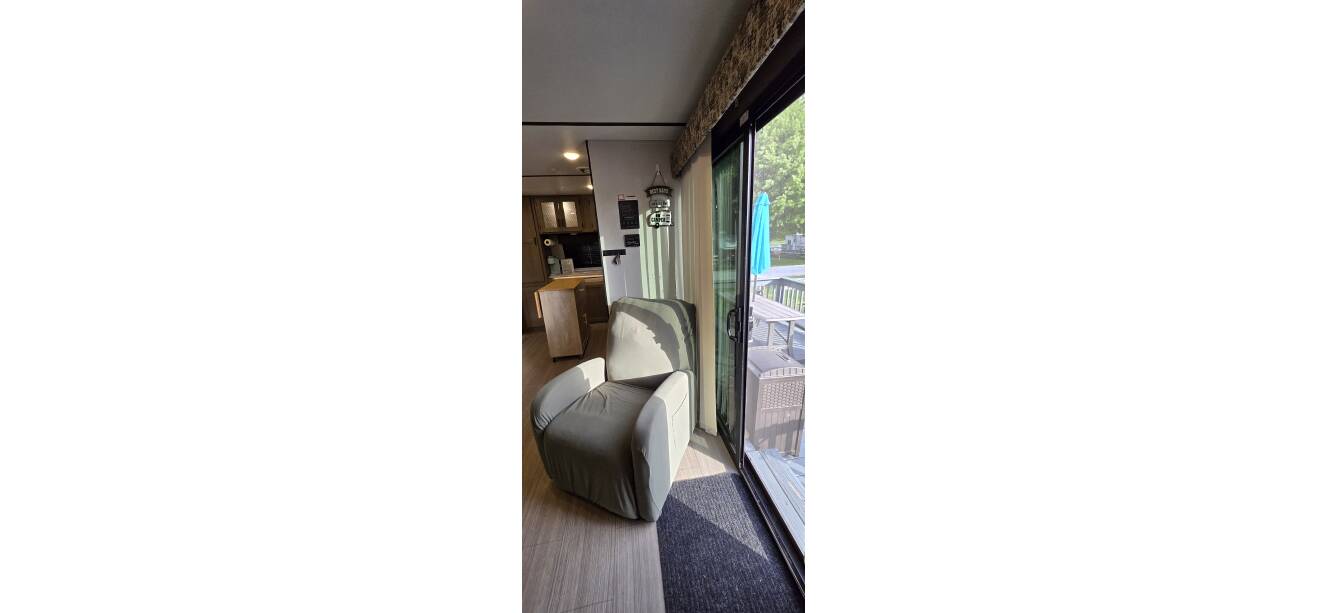 A photo of this 2021 Keystone HIDEOUT 38FKTS