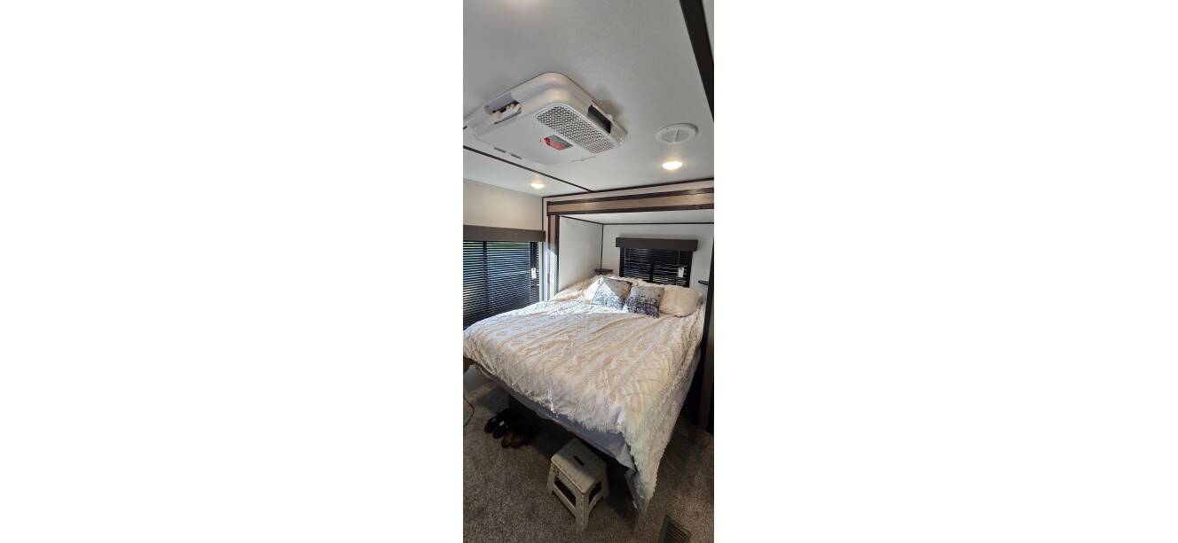 A photo of this 2021 Keystone HIDEOUT 38FKTS