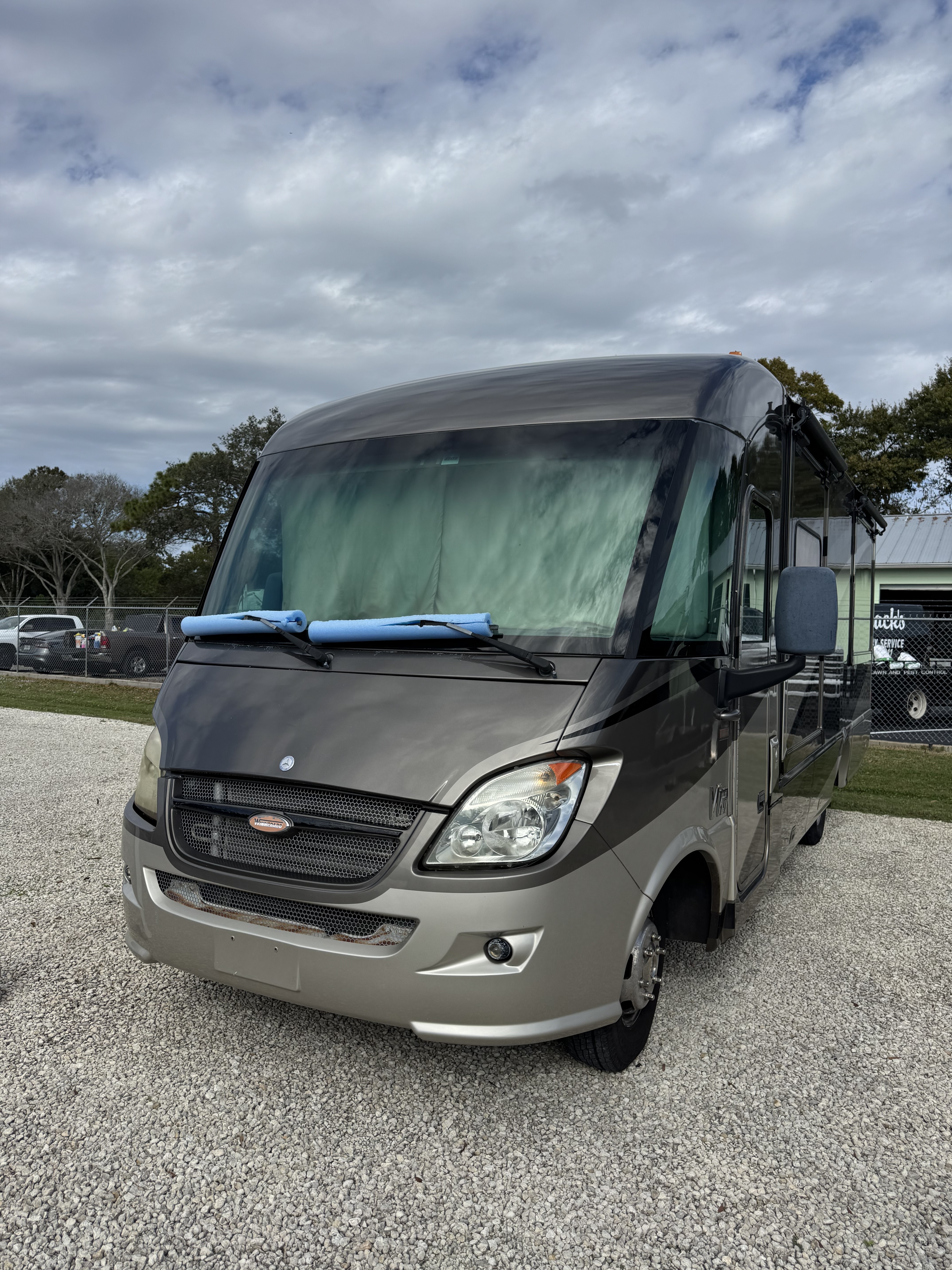 2011 Winnebago VIA 25Q RV