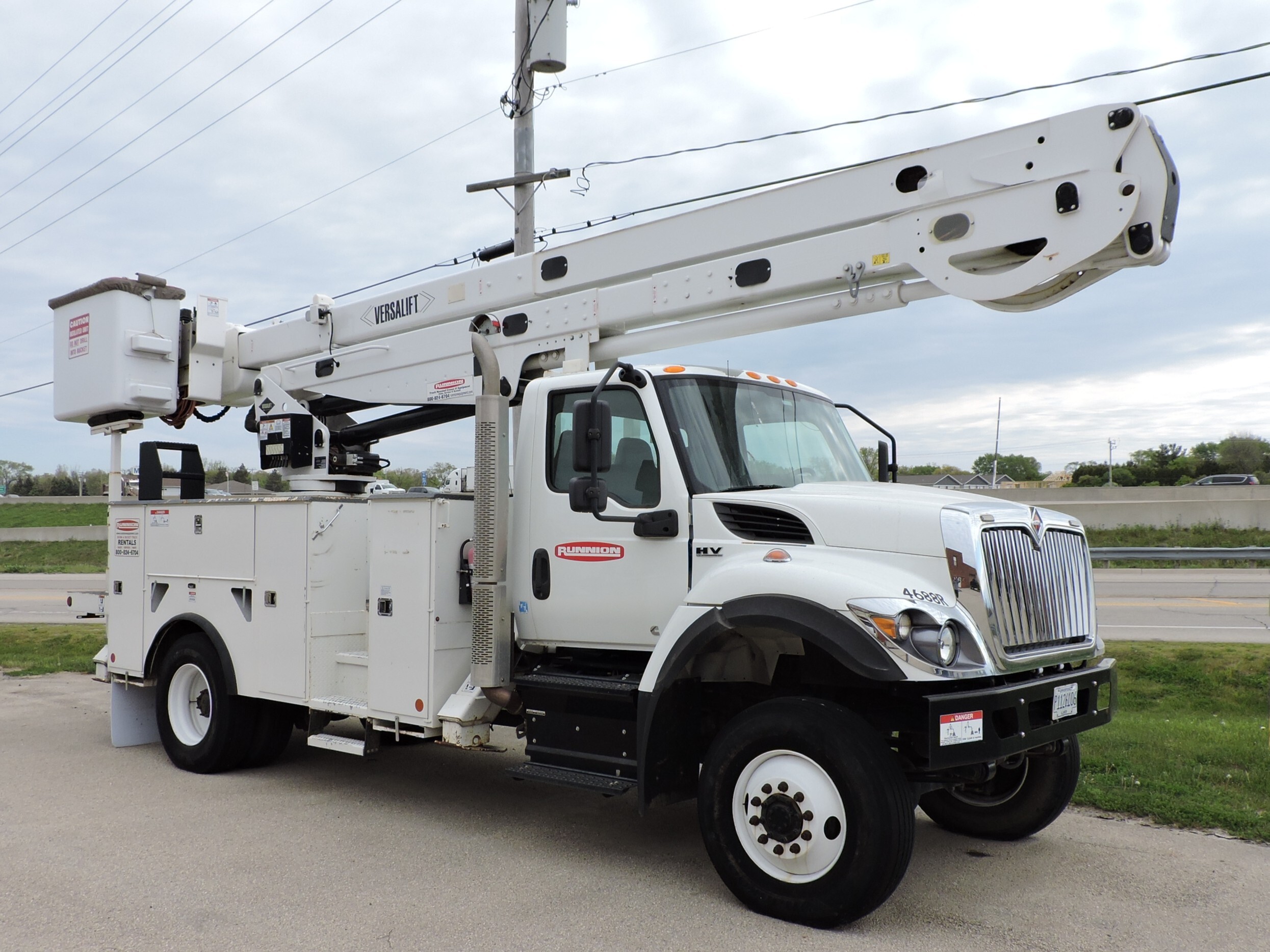 2022 VERSALIFT VN-555-MHI in La Grange, IL