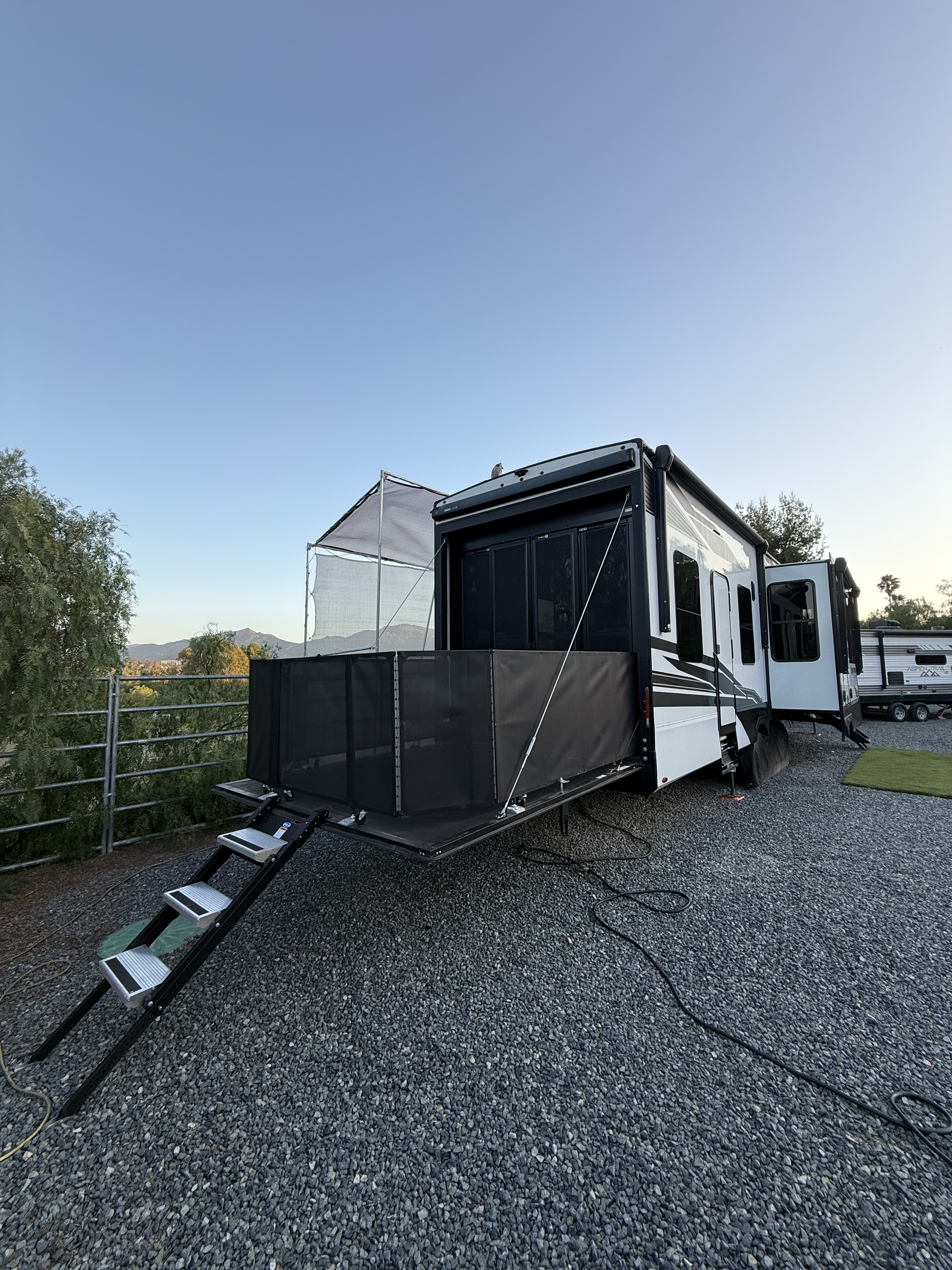 2022 Grand Design MOMENTUM M-CLASS 395MS in temecula CA