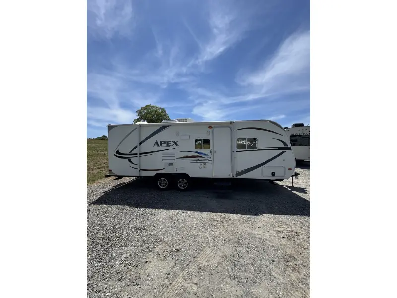 2012 COACHMEN APEX 26 BHS