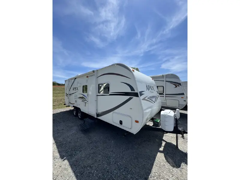2012 COACHMEN APEX 26 BHS