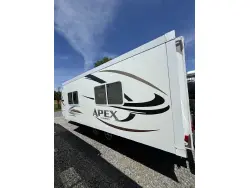 2012 COACHMEN APEX 26 BHS