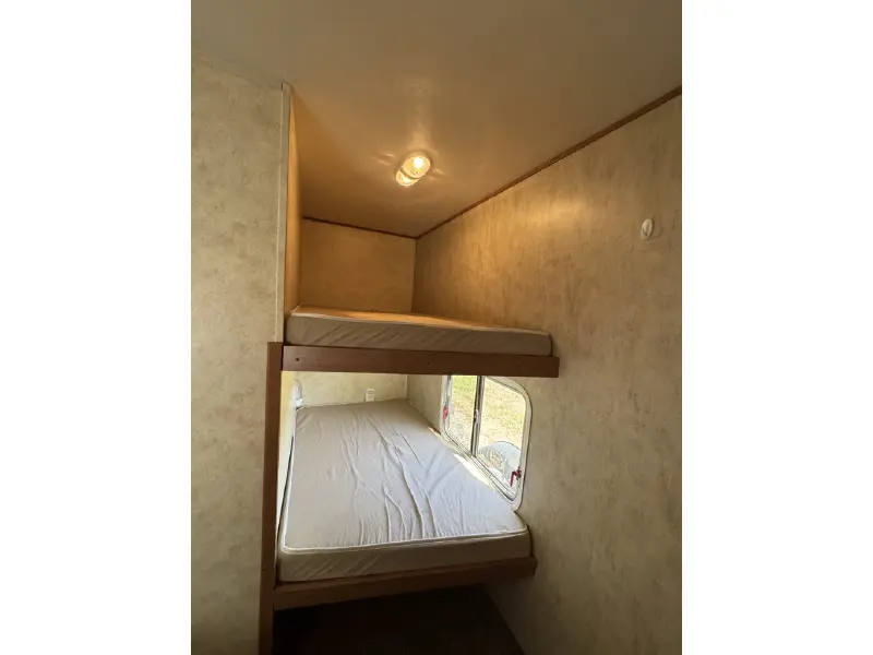 2012 COACHMEN APEX 26 BHS
