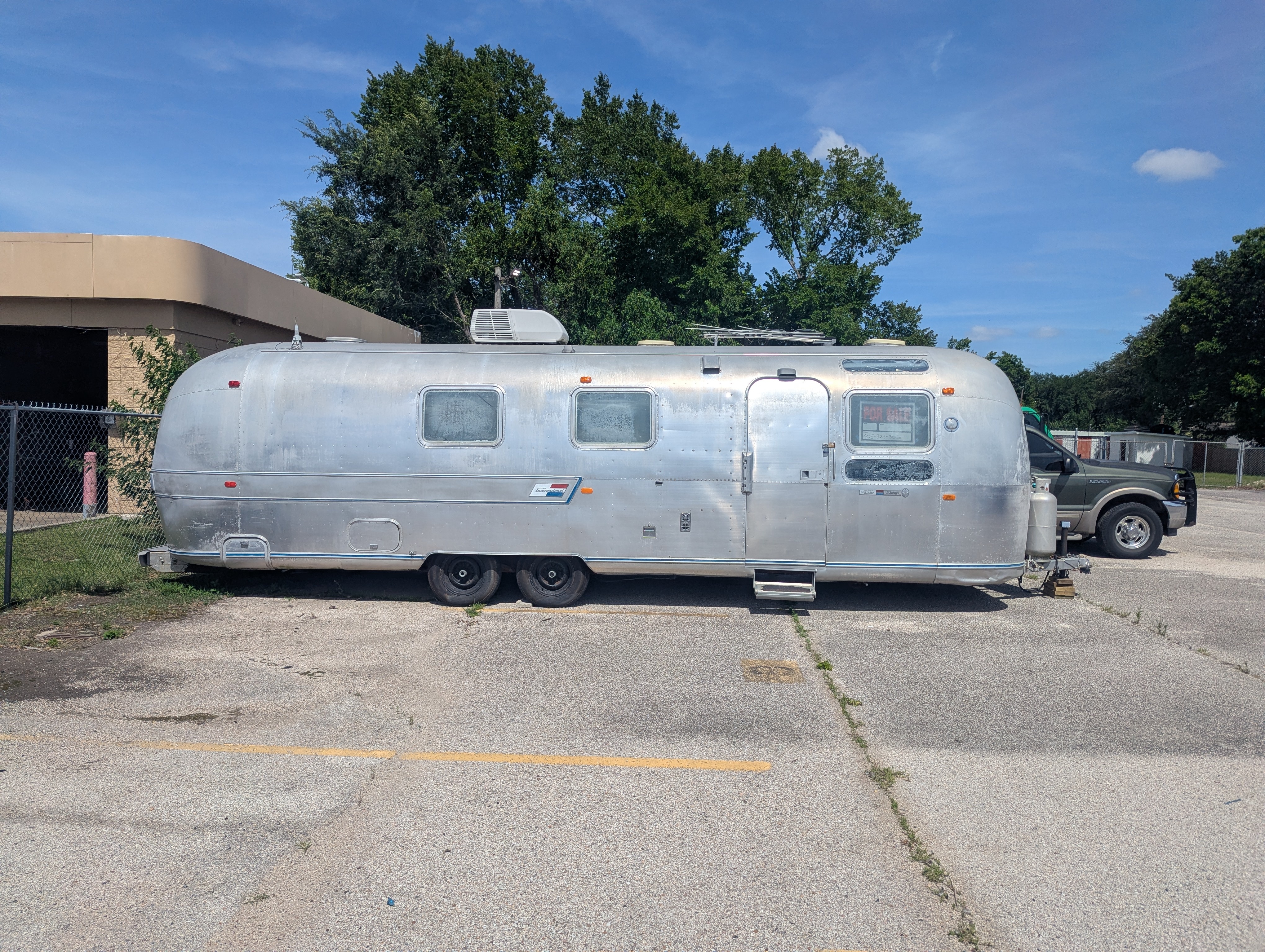 1972 Airstream INTERNATIONAL LAND YACHT SERIES SOVEREIGN RV