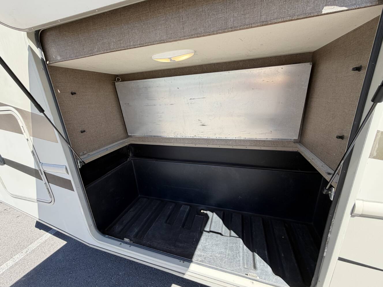 A photo of this 2018 Thor Motor Coach HURRICANE 34J