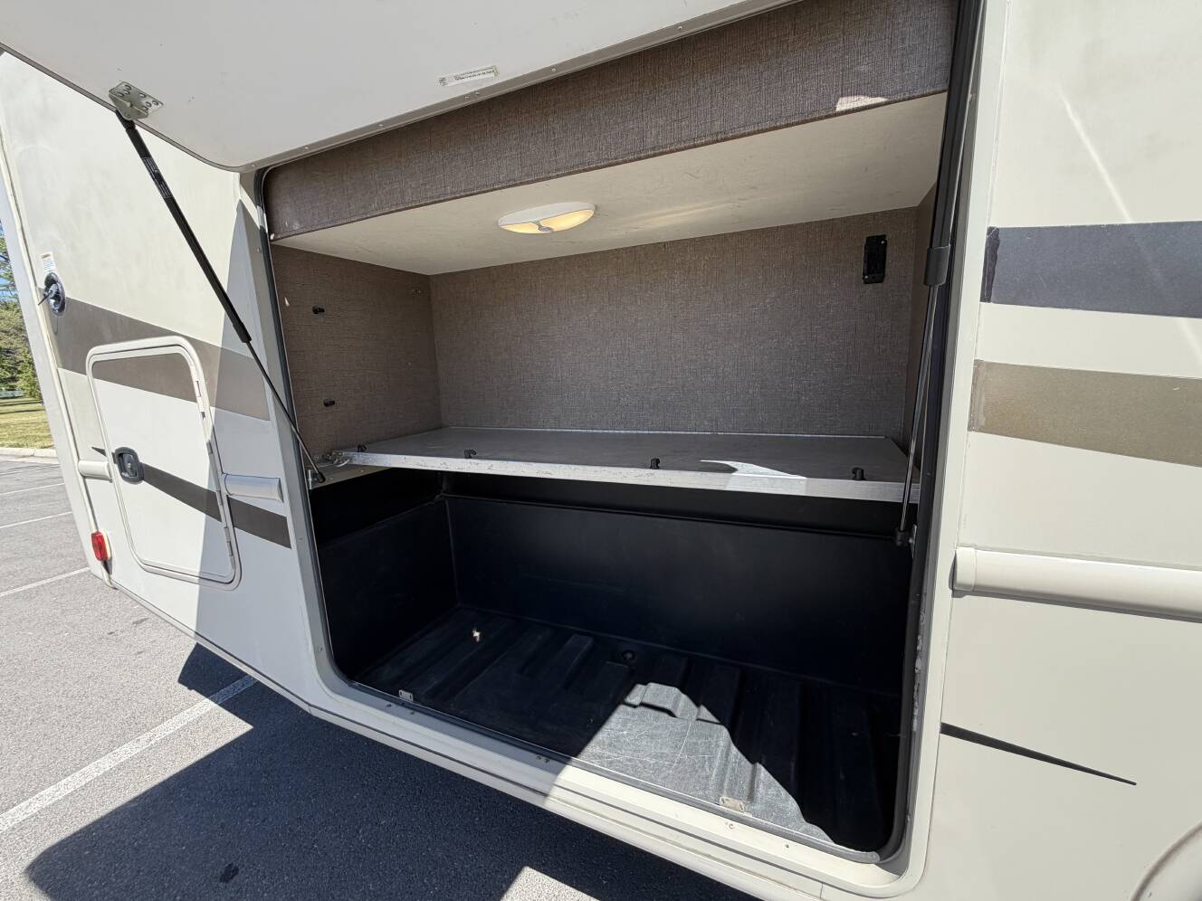 A photo of this 2018 Thor Motor Coach HURRICANE 34J