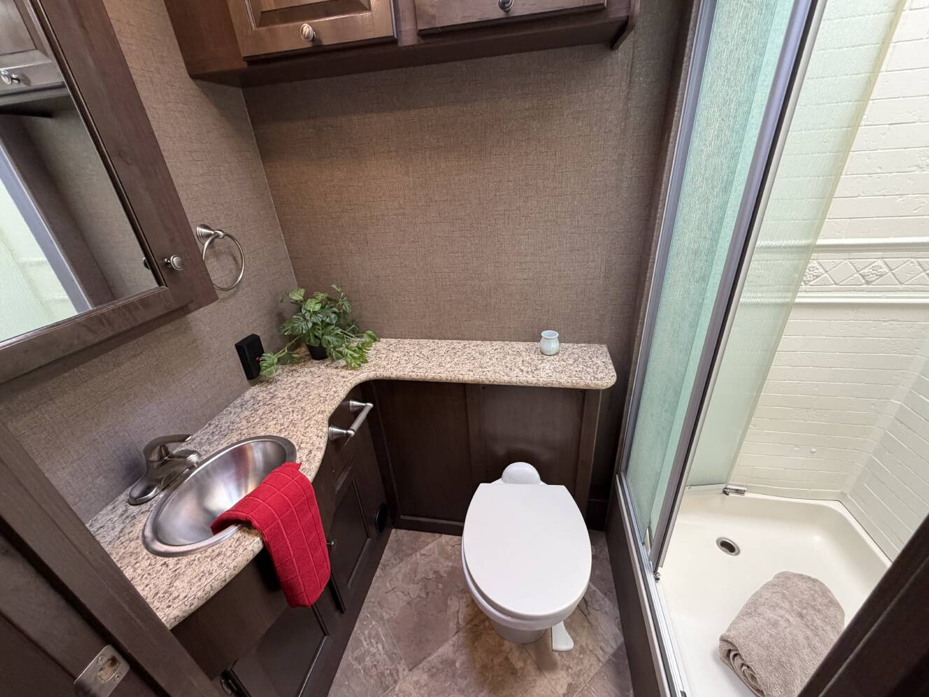 A photo of this 2018 Thor Motor Coach HURRICANE 34J