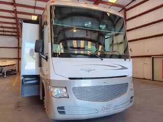 2013 ITASCA SUNOVA 33C